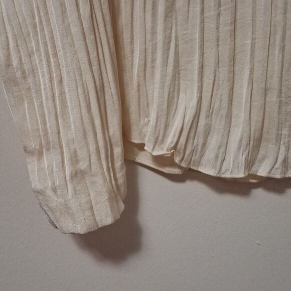 Vince PLEATED Long SLEEVE BLOUSE size SMALL womens Button Down Top Ivory - Picture 3 of 7